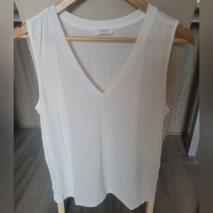Lucky Brand Cream V-neck Size Medium